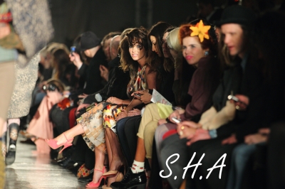 Sarah_and_Nicola_at_Vivienne_Westwood_LFW_20_02_11_28329.jpg