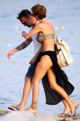 Sarah_and_Tommy_in_Ibiza_15_07_11_28929.jpg