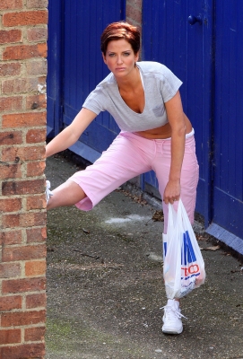 Sarah_Harding_-_Filming_Run_for_your_wife_29_08_11_283829.jpg