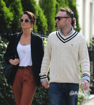 Sarah_Harding_and_Tom_Crane_out_in_London_28_03_11_281029.jpg