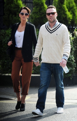 Sarah_Harding_and_Tom_Crane_out_in_London_28_03_11_281229.jpg