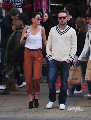 Sarah_Harding_and_Tom_Crane_out_in_London_28_03_11_281629.jpg