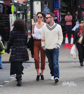 Sarah_Harding_and_Tom_Crane_out_in_London_28_03_11_282529.jpg
