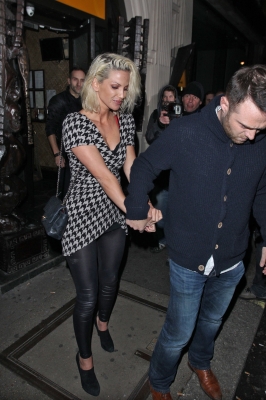 Sarah_Harding_and_Tom_Crane_pictured_leaving_Mahiki_25_01_11_282529.jpg
