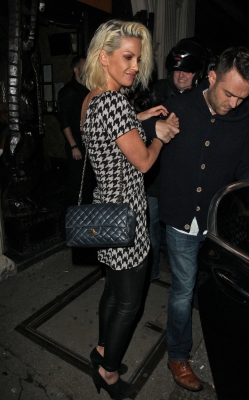 Sarah_Harding_and_Tom_Crane_pictured_leaving_Mahiki_25_01_11_282629.jpg