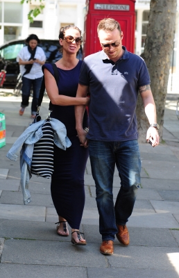 Sarah_Harding_and_Tommy_Crane_in_London_03_05_11_28129.jpg