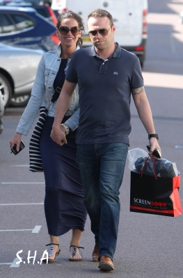 Sarah_Harding_and_Tommy_Crane_in_London_03_05_11_281929.jpg