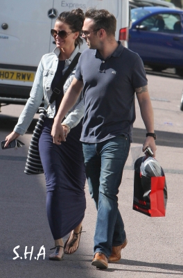 Sarah_Harding_and_Tommy_Crane_in_London_03_05_11_282029.jpg