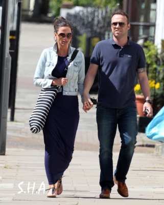 Sarah_Harding_and_Tommy_Crane_in_London_03_05_11_282729.jpg