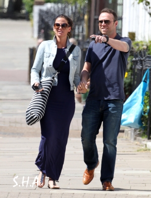 Sarah_Harding_and_Tommy_Crane_in_London_03_05_11_282929.jpg
