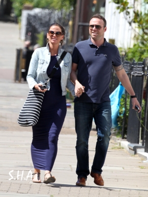 Sarah_Harding_and_Tommy_Crane_in_London_03_05_11_283029.jpg