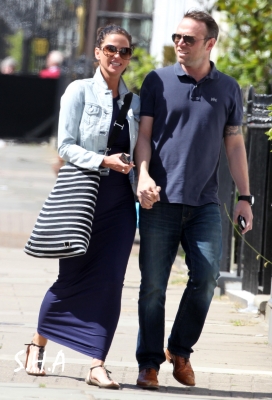 Sarah_Harding_and_Tommy_Crane_in_London_03_05_11_283329.jpg