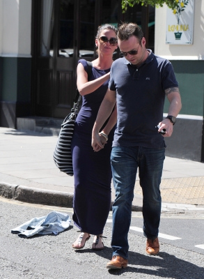 Sarah_Harding_and_Tommy_Crane_in_London_03_05_11_28829.jpg