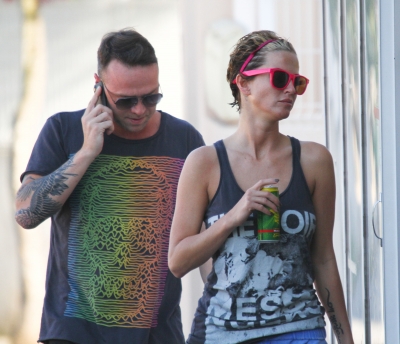 Sarah_Harding_and_Tommy_out_in_Ibiza_08_07_11_28929.jpg