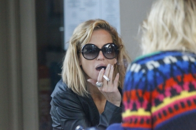 Sarah_Harding_at_a_cafe_in_Primrose_17_12_11_28229.JPG