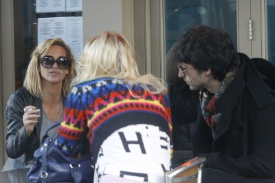 Sarah_Harding_at_a_cafe_in_Primrose_17_12_11_283029.JPG