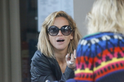 Sarah_Harding_at_a_cafe_in_Primrose_17_12_11_28329.JPG