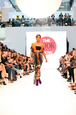 Sarah_Harding_at_Look_Fashion_Show_17_09_11_2810929.jpg