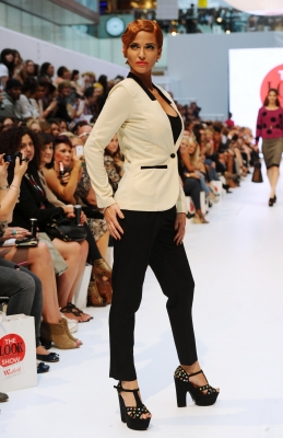 Sarah_Harding_at_Look_Fashion_Show_17_09_11_281329.jpg