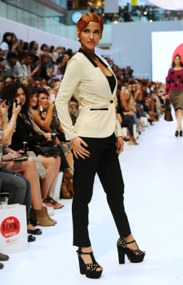 Sarah_Harding_at_Look_Fashion_Show_17_09_11_281429.jpg
