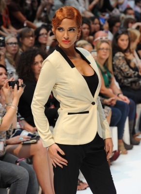 Sarah_Harding_at_Look_Fashion_Show_17_09_11_282729.jpg