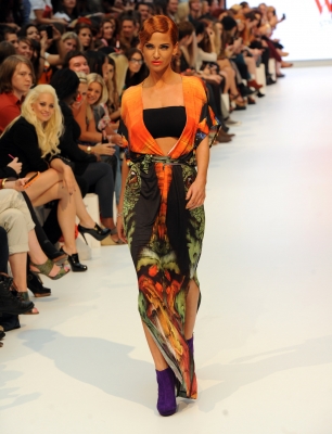Sarah_Harding_at_Look_Fashion_Show_17_09_11_283129.jpg