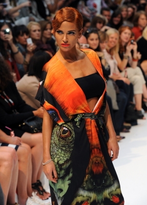 Sarah_Harding_at_Look_Fashion_Show_17_09_11_283529.jpg