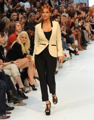 Sarah_Harding_at_Look_Fashion_Show_17_09_11_284229.jpg