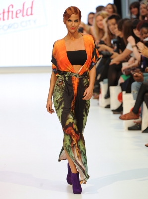 Sarah_Harding_at_Look_Fashion_Show_17_09_11_287629.jpg