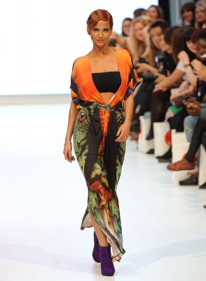 Sarah_Harding_at_Look_Fashion_Show_17_09_11_289329.jpg