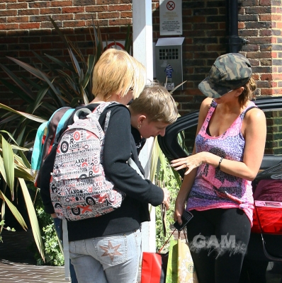 Sarah_Harding_at_Teddington_Film_Studio_s_25_05_11_281129.jpg