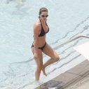 Sarah_Harding_by_the_pool_in_Miami_16_06_11_283629.jpg