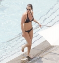 Sarah_Harding_by_the_pool_in_Miami_16_06_11_286029.jpg