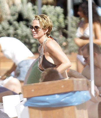 Sarah_Harding_enjoying_her_holiday_in_sunny_Ibiza_21_07_11_28229.jpg