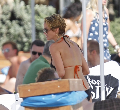 Sarah_Harding_enjoying_her_holiday_in_sunny_Ibiza_21_07_11_28429.jpg