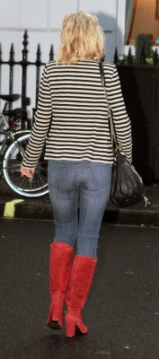 Sarah_Harding_in_Central_London_21_12_11_281029.jpg