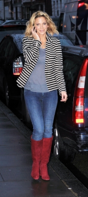 Sarah_Harding_in_Central_London_21_12_11_28629.jpg
