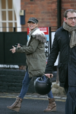 Sarah_Harding_in_Highgate_16_12_11_281329.JPG