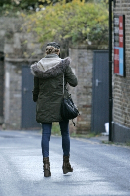 Sarah_Harding_in_Highgate_16_12_11_281829.JPG