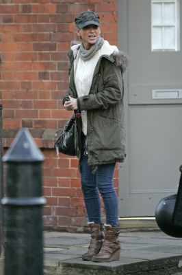 Sarah_Harding_in_Highgate_16_12_11_28329.JPG