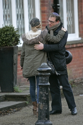 Sarah_Harding_in_Highgate_16_12_11_28529.JPG