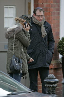 Sarah_Harding_in_Highgate_16_12_11_28829.JPG