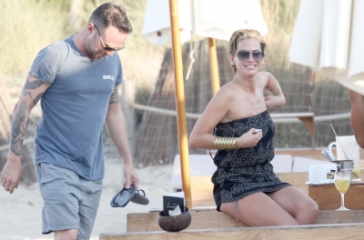 Sarah_Harding_in_Ibiza_06_07_11_281829.jpg