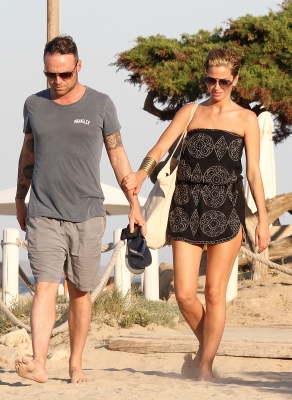 Sarah_Harding_in_Ibiza_06_07_11_282629.jpg