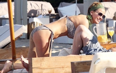 Sarah_Harding_in_Ibiza_06_07_11_283429.jpg