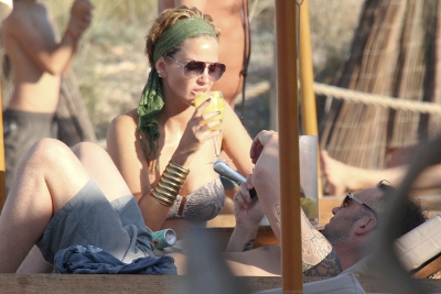 Sarah_Harding_in_Ibiza_06_07_11_28529.jpg