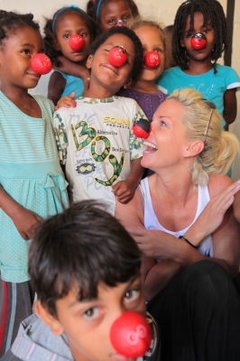 Sarah_Harding_In_South_Africa_For_Comic_Relief_yanvar_2011_28229.jpg