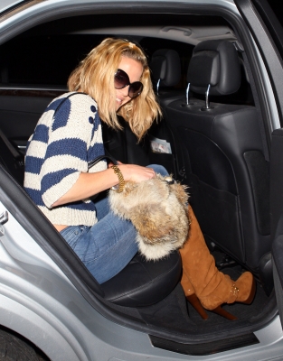 Sarah_Harding_in_West_London_20_12_11_283029.jpg
