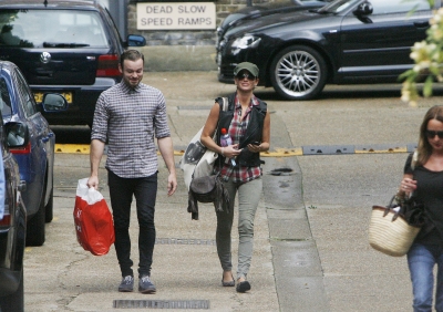 Sarah_Harding_leaving_a_dance_rehearsal_studio_04_08_11_28929.jpg