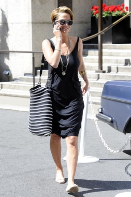 Sarah_Harding_leaving_a_hotel_in_London_24_07_11_282229.jpg